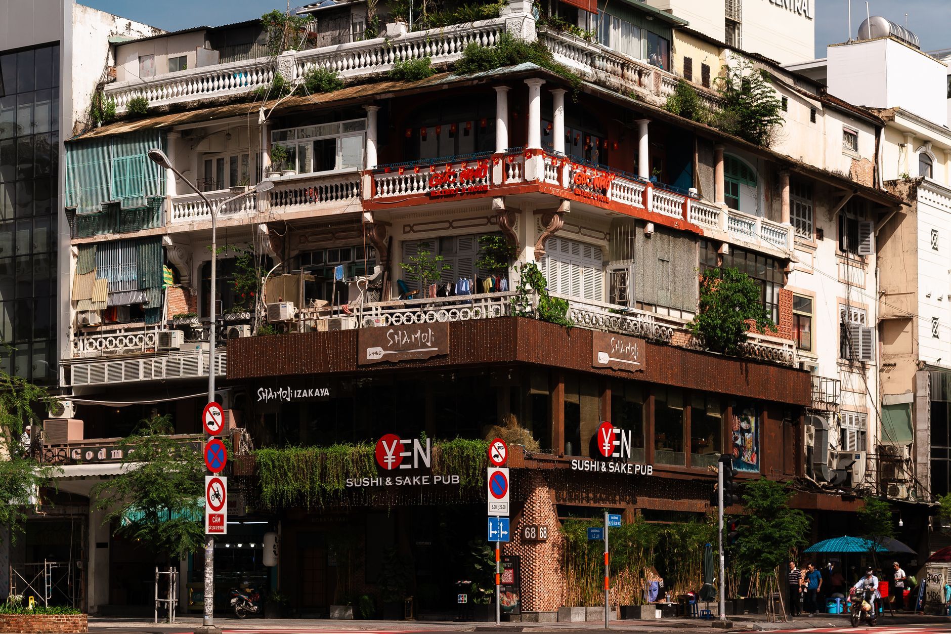 Anan Saigon plating
