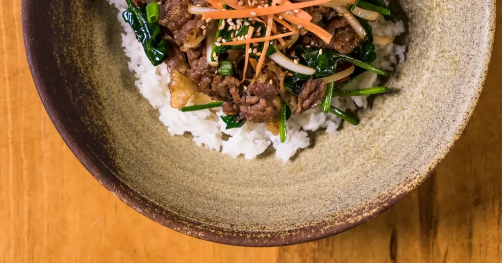 Eksplorasi Kuliner Korea: Review Bibimbap Seoul di Cafe Seoul, Seoul, Korea Selatan, Pengalaman Gastronomi Tak Terlupakan