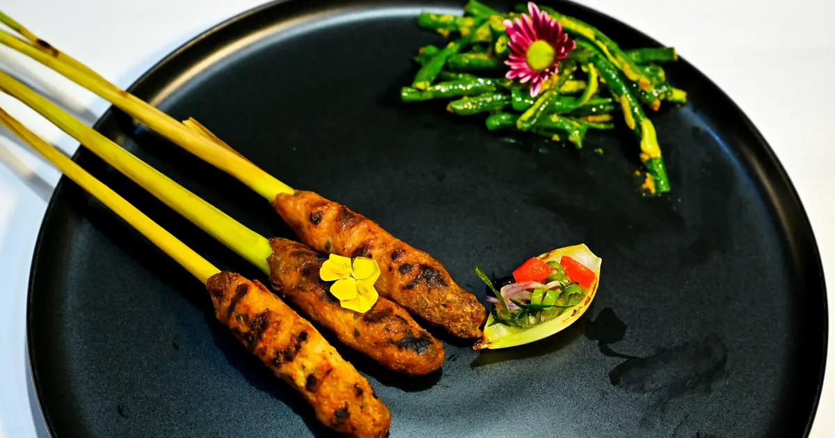 Sate Lilit Ayam - Kuliner Nusantara
